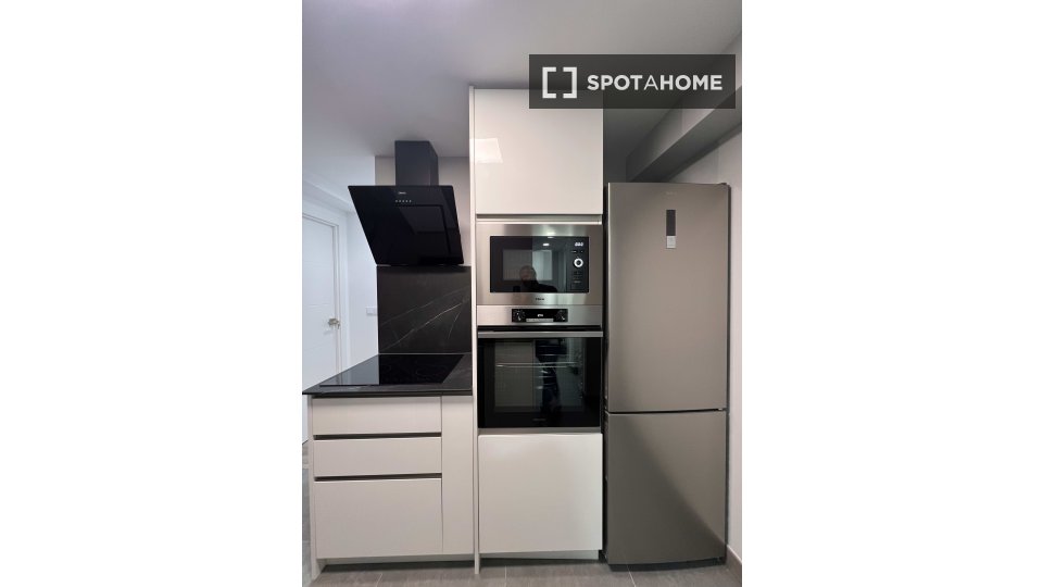 Double room Valencia, 5 beds, 100m² — photo 4