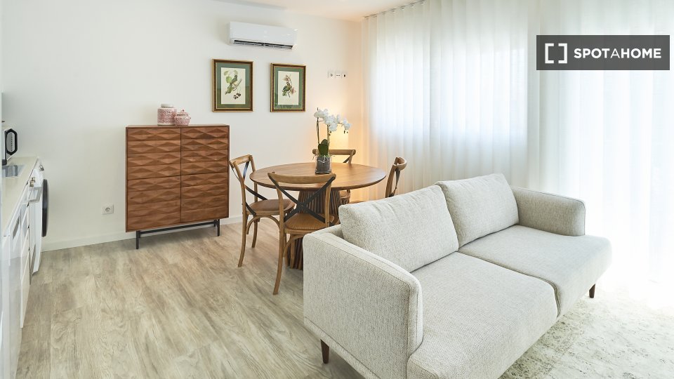 Apartment Lisbon, 2 beds, 61m² — photo 15