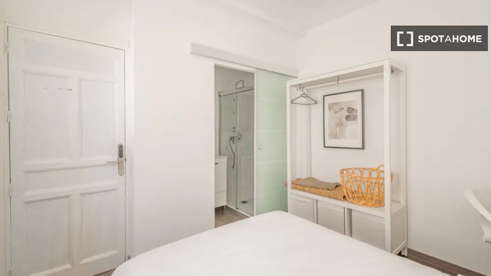 Double room Madrid, 5 beds — photo 14