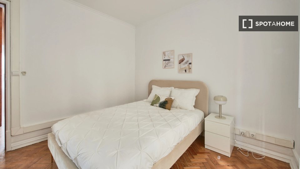 Double room Lisbon, 8 beds — photo 13