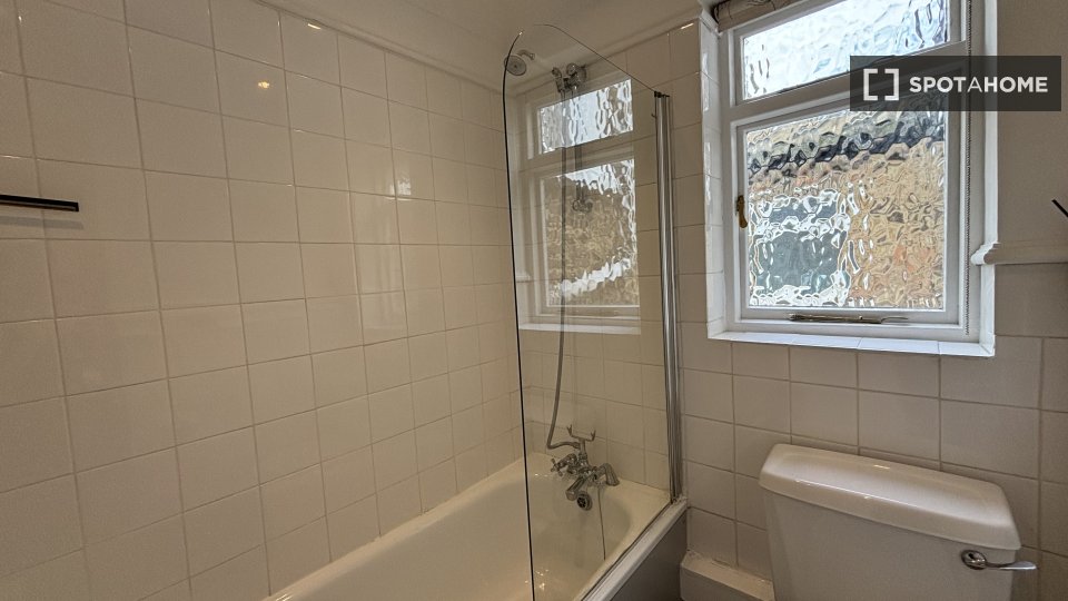 Apartment London, 2 beds — photo 17