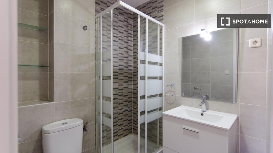 Double room Madrid, 6 beds — photo 28