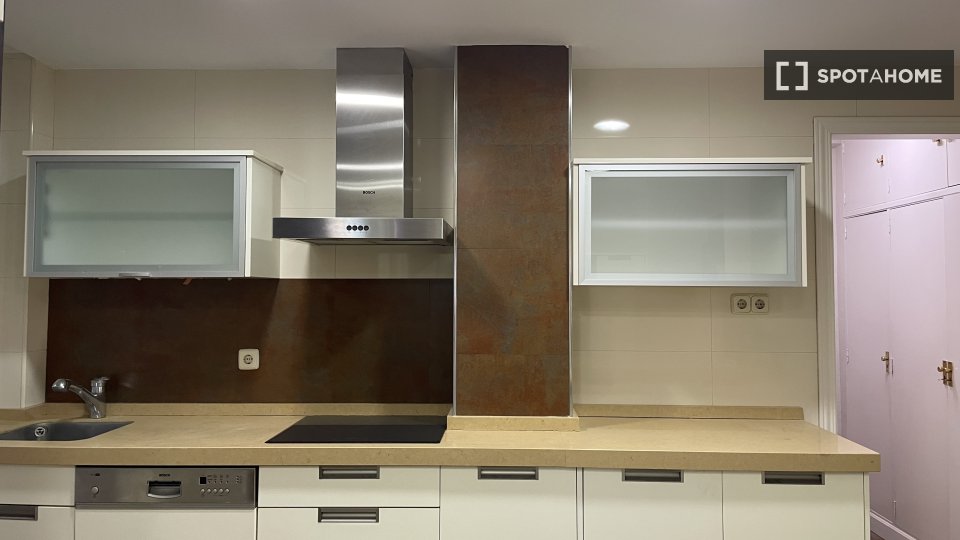 Double room Madrid, 7 beds, 170m² — photo 6