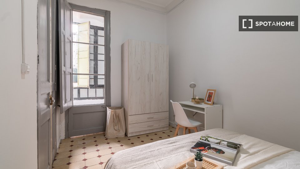 Double room Barcelona, 7 beds, 121m² — photo 8