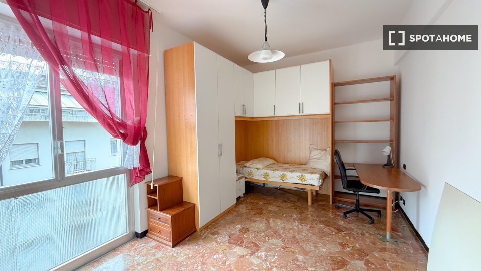 Double room Genoa, 4 beds — photo 16