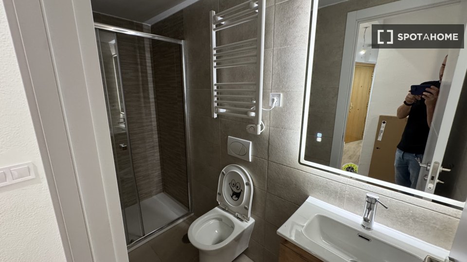 Double room Madrid, 4 beds, 65m² — photo 8
