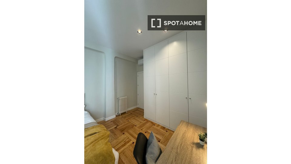 Double room Madrid, 8 beds, 139m² — photo 14