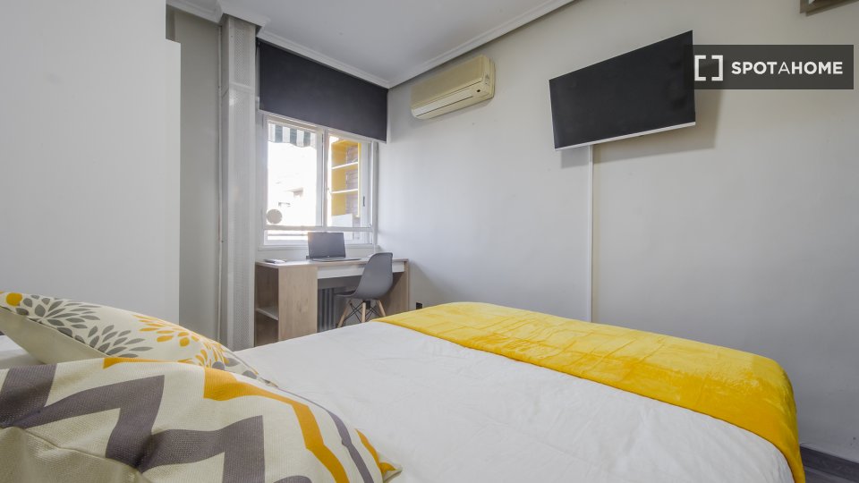 Double room Madrid, 5 beds, 100m² — photo 11