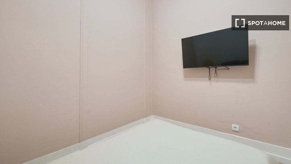 Double room Lisbon, 9 beds — photo 32