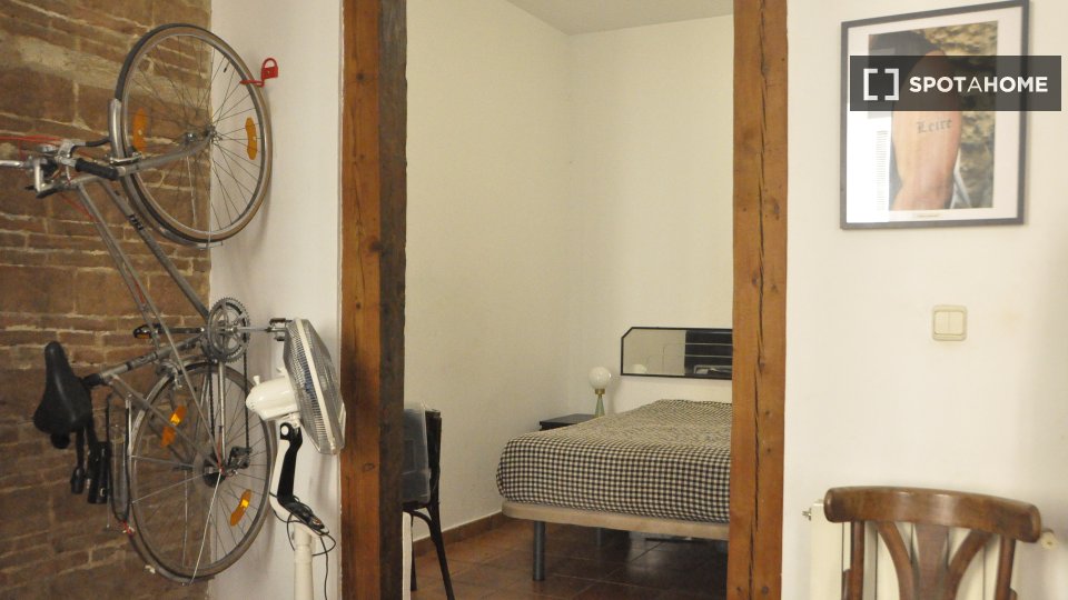 Double room Madrid, 2 beds — photo 17