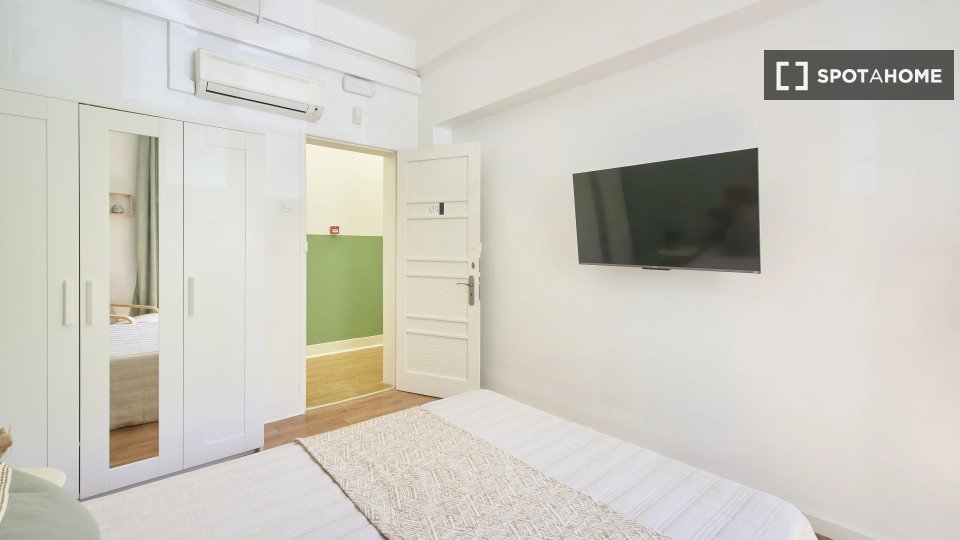 Double room Lisbon, 9 beds — photo 13