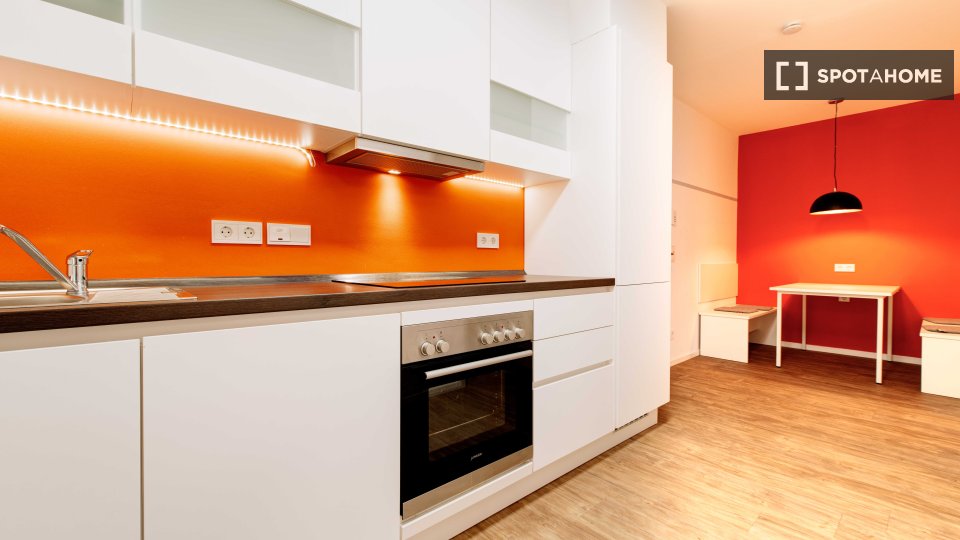 Double room Berlin, 1 bed, 53m² — photo 11