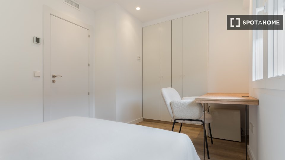 Double room Madrid, 6 beds, 120m² — photo 3