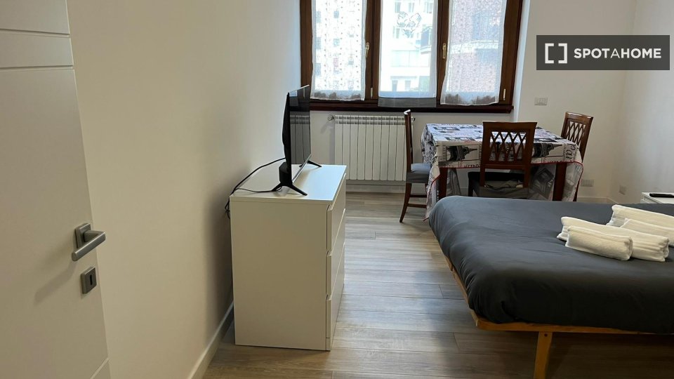 Double room Rome, 3 beds, 90m² — photo 3