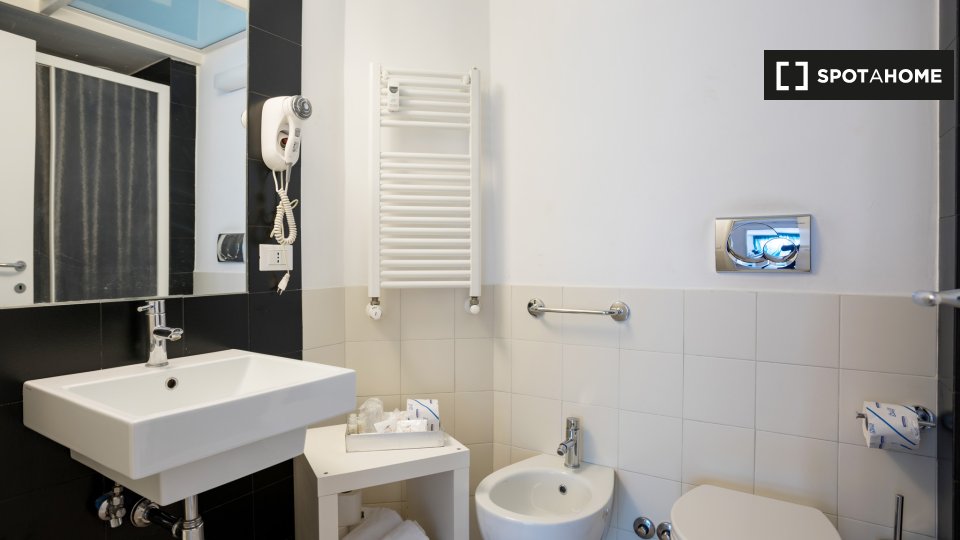 Double room Rome, 3 beds — photo 4