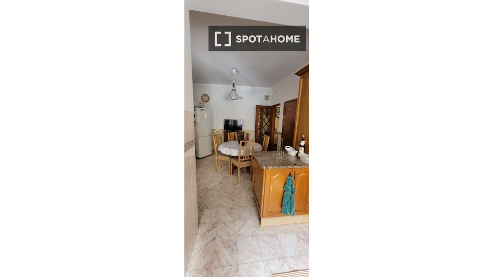 Double room Lisbon, 1 bed — photo 4