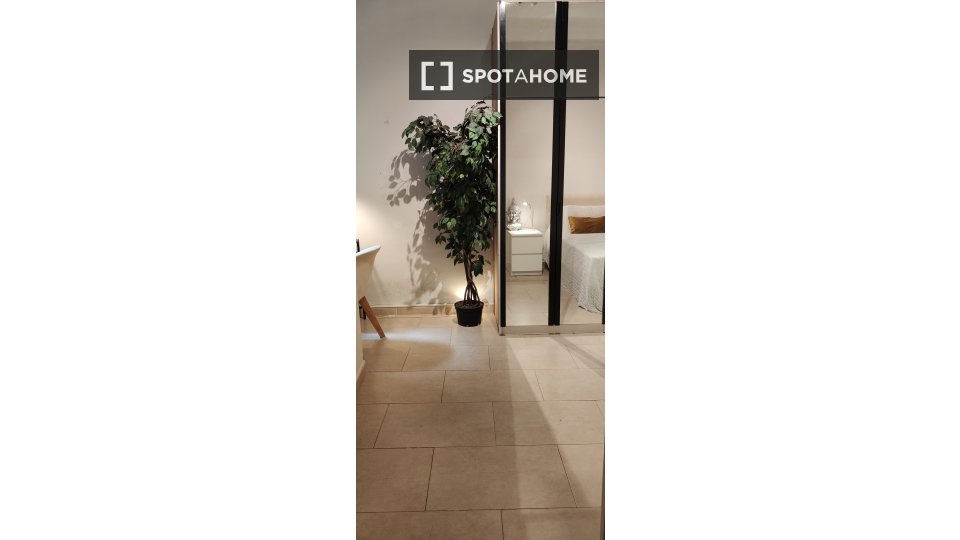Double room Barcelona, 3 beds, 74m² — photo 12