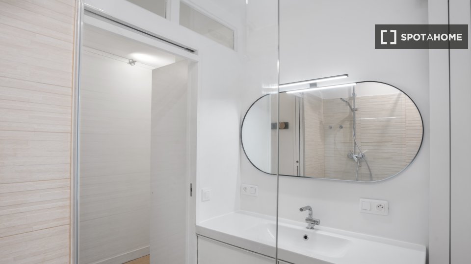 Apartment Paris, 2 beds, 80m² — photo 3