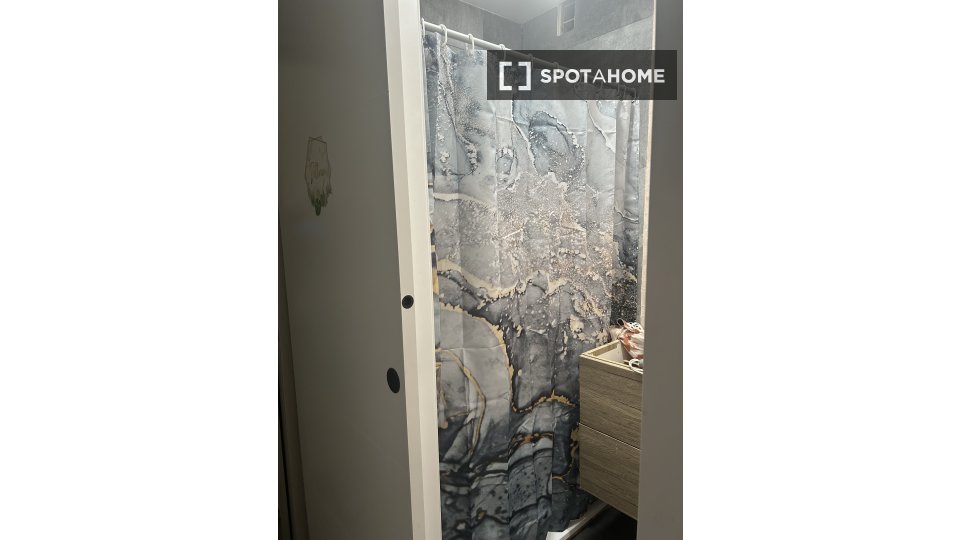 Double room Barcelona, 3 beds, 85m² — photo 9