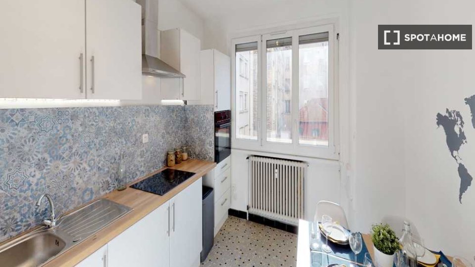 Double room Lyon, 3 beds, 70m² — photo 13