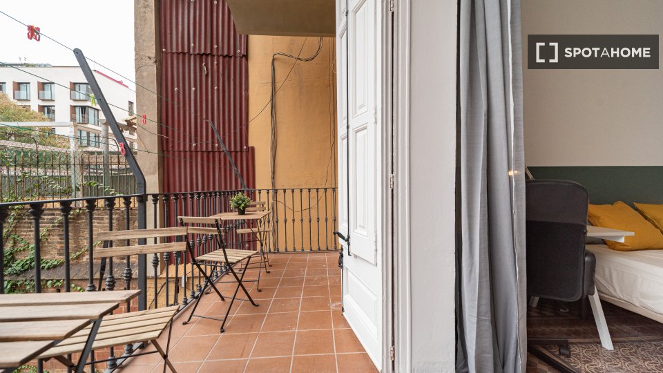 Double room Barcelona, 9 beds, 200m² — photo 16