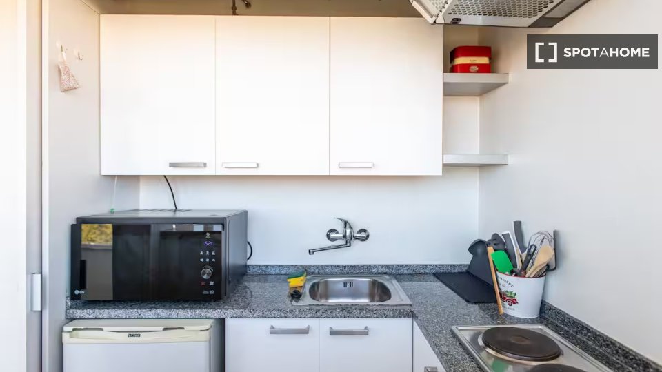 Apartment Lisbon, 1 bed — photo 4
