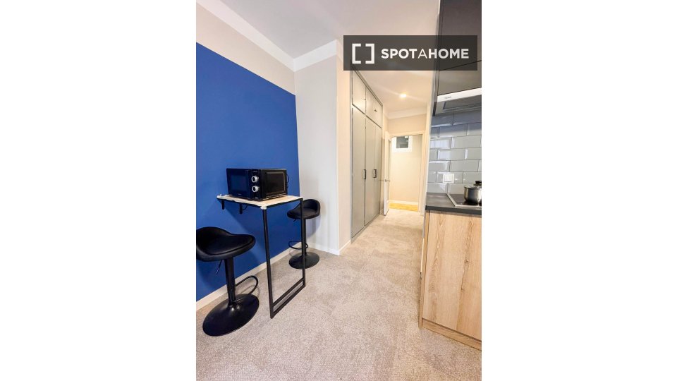 Estudio en alquiler en Cuatro Caminos, Madrid.