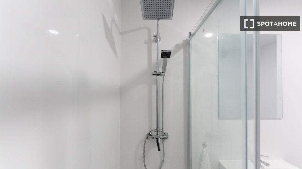 Double room Madrid, 6 beds — photo 4