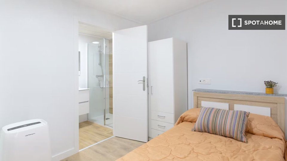 Double room Alicante, 8 beds, 201m² — photo 4