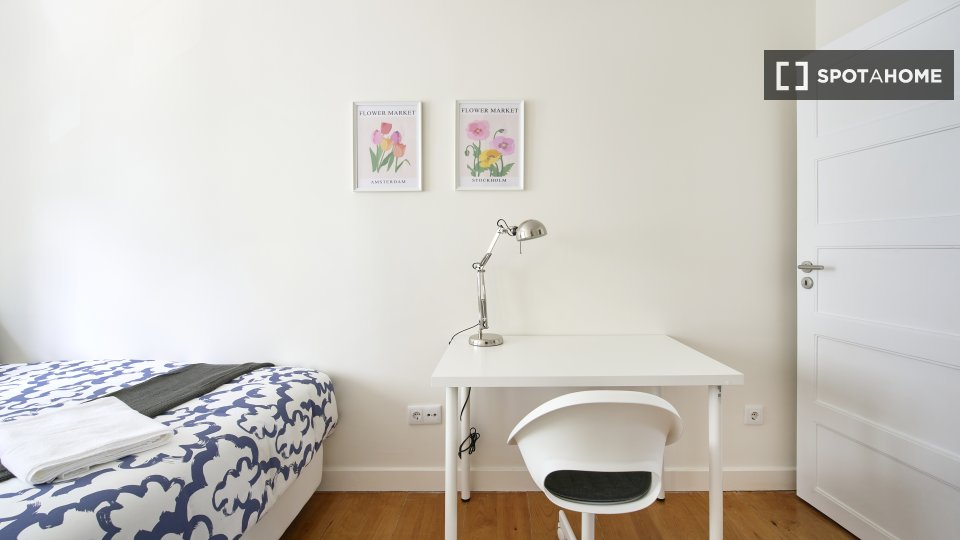 Double room Lisbon, 6 beds — photo 17