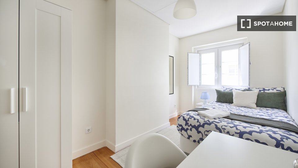 Double room Lisbon, 6 beds — photo 18