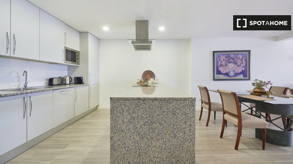 Apartment Lisbon, 1 bed, 80m² — photo 19