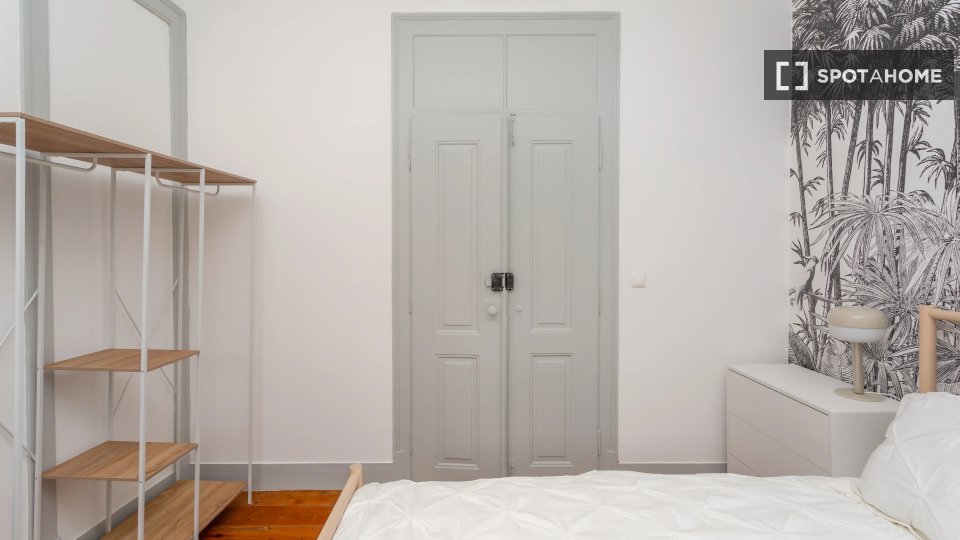 Double room Lisbon, 6 beds — photo 12