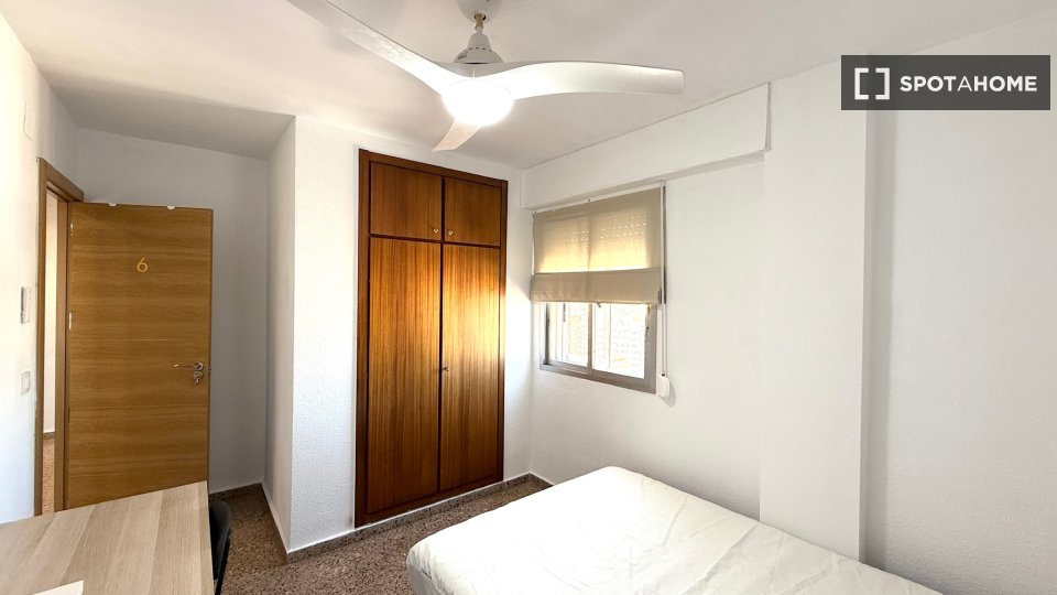 Double room Valencia, 7 beds, 200m² — photo 3