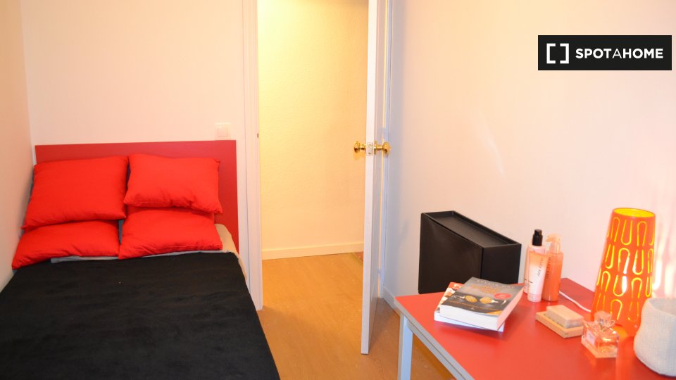 Double room Madrid, 7 beds, 160m² — photo 4