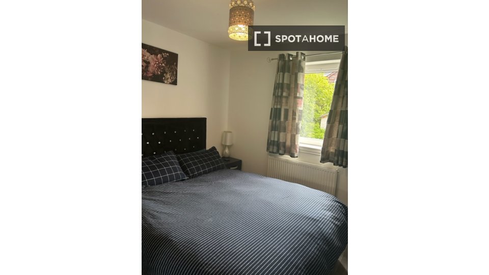 Double room Glasgow, 3 beds — photo 10