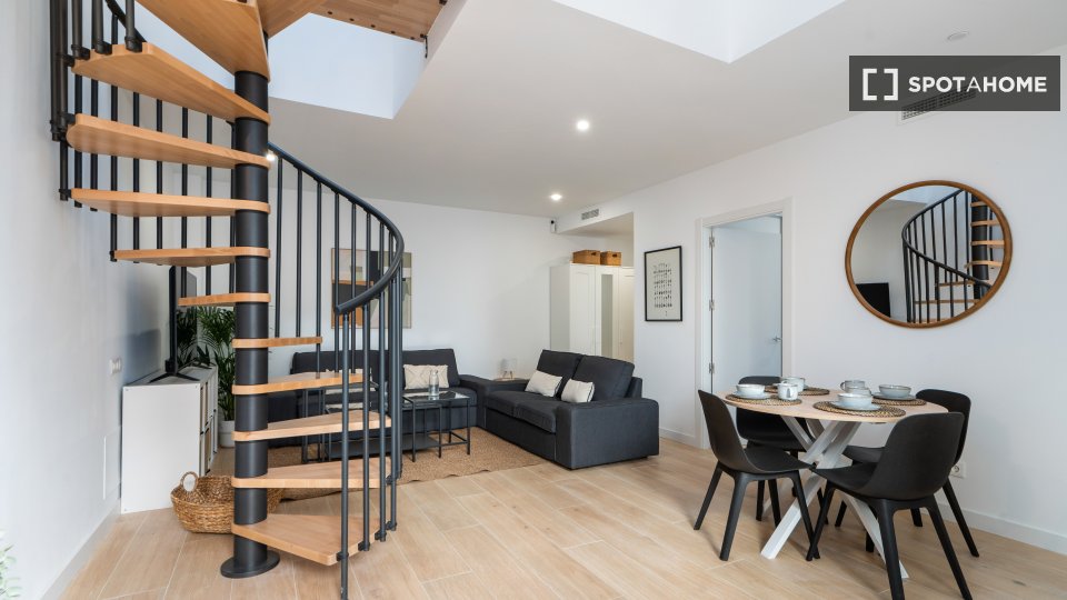 Double room Madrid, 4 beds, 140m² — photo 1