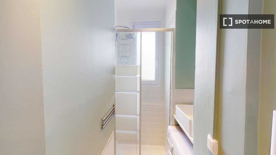Double room Paris, 6 beds, 110m² — photo 3