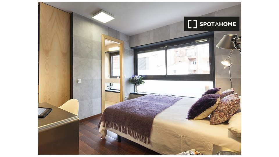 Apartment Barcelona, 3 beds, 85m² — photo 1