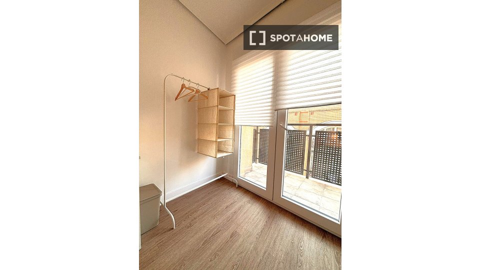 Double room Madrid, 7 beds, 160m² — photo 42
