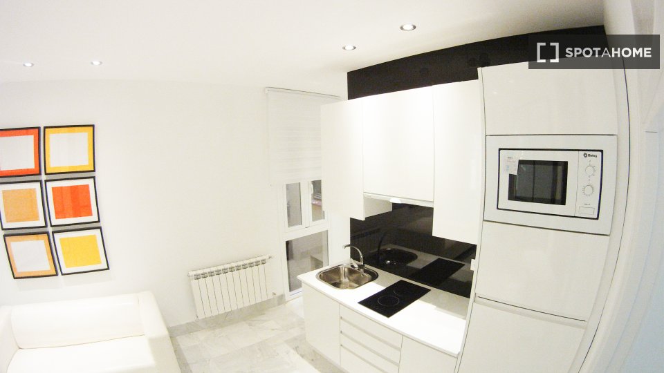 Double room Madrid, 3 beds, 60m² — photo 2
