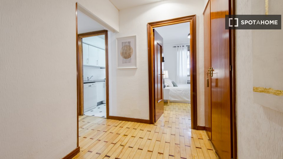 Double room Madrid, 7 beds, 135m² — photo 19