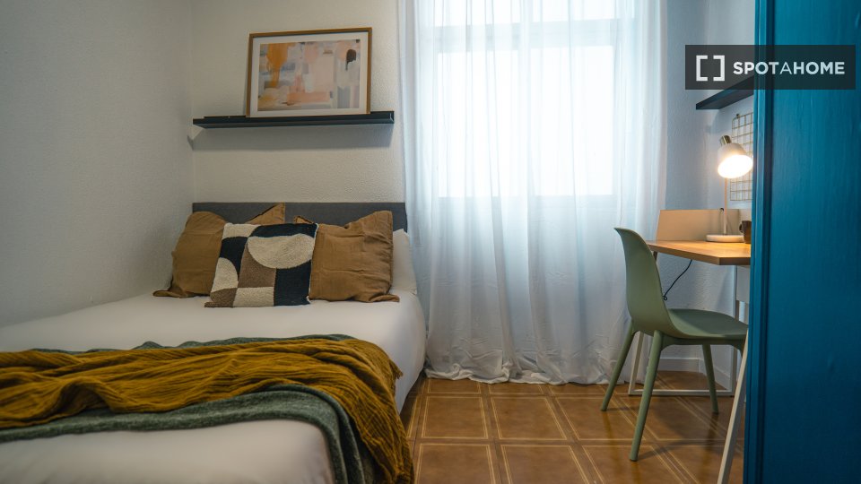 Double room Madrid, 5 beds — photo 33