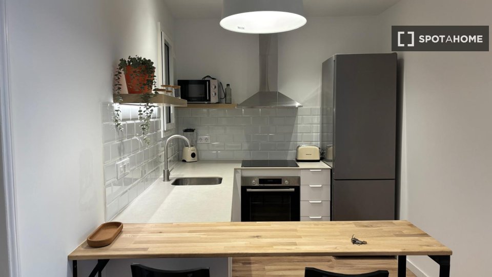 Apartment Barcelona, 4 beds, 86m² — photo 9
