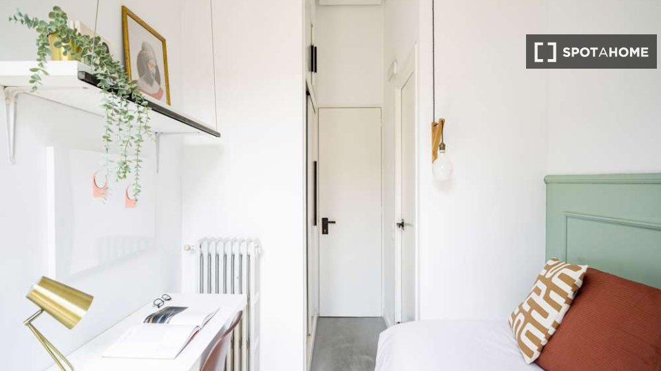 Double room Madrid, 67 beds — photo 12