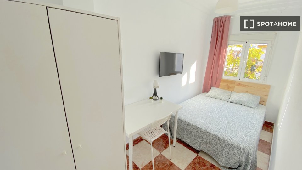 Habitación en piso de 4 habitaciones en alquiler en La Palmilla, Sevilla.