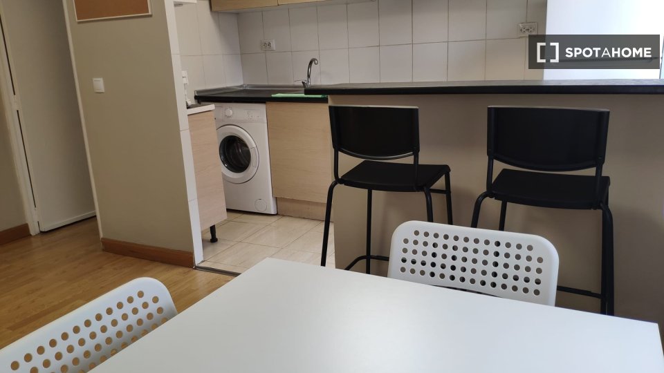 Double room Madrid, 3 beds — photo 9