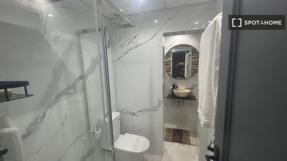 Double room Barcelona, 1 bed, 80m² — photo 8