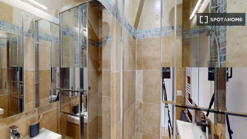 Double room Paris, 5 beds, 110m² — photo 4