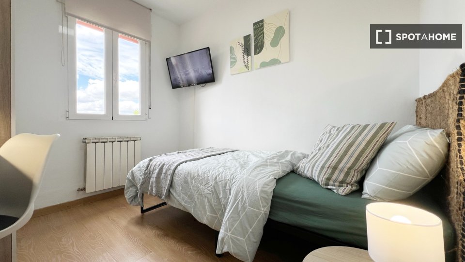 Double room Madrid, 5 beds — photo 15